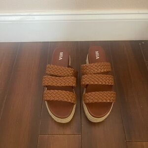MIA Women's Brown Woven Sandals